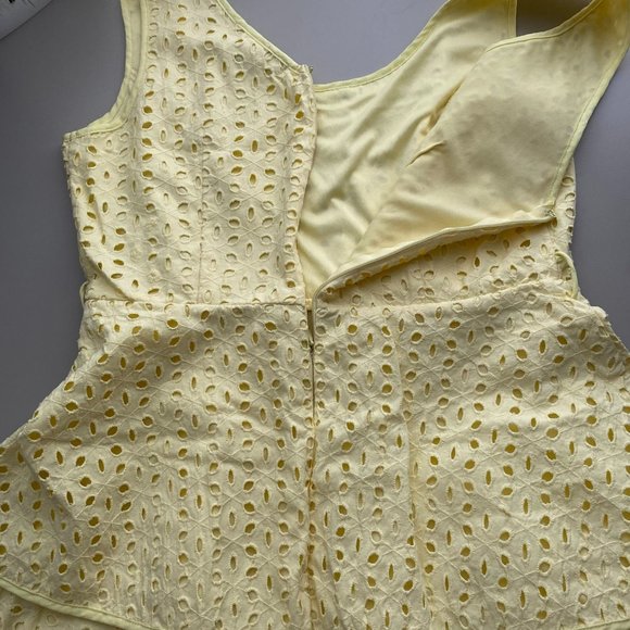 F21 Peplum eyelet dress in yellow, large - Picture 4 of 4